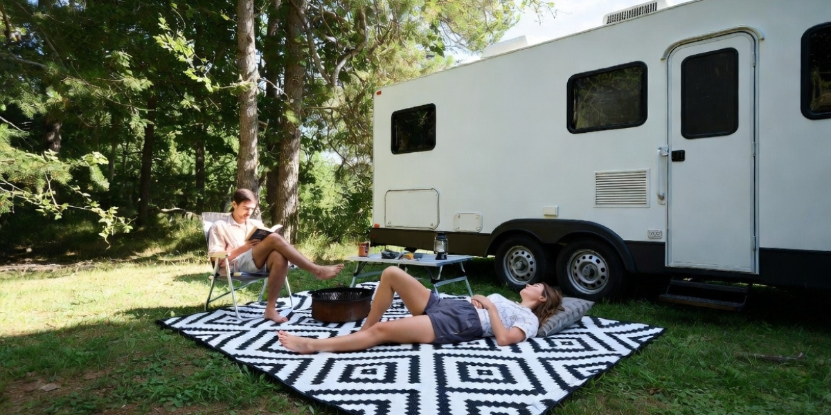 Aiyisi Plastic Outdoor RV Mat Clean Solution
